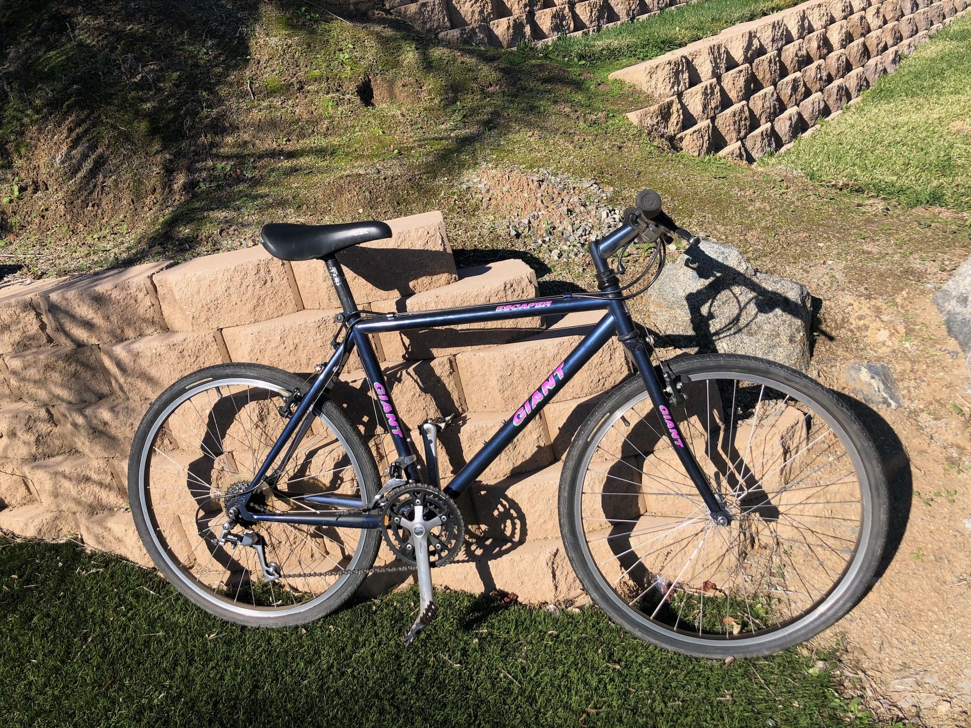 Giant, brand men’s mountain bike. SHIMANO DEORE gears