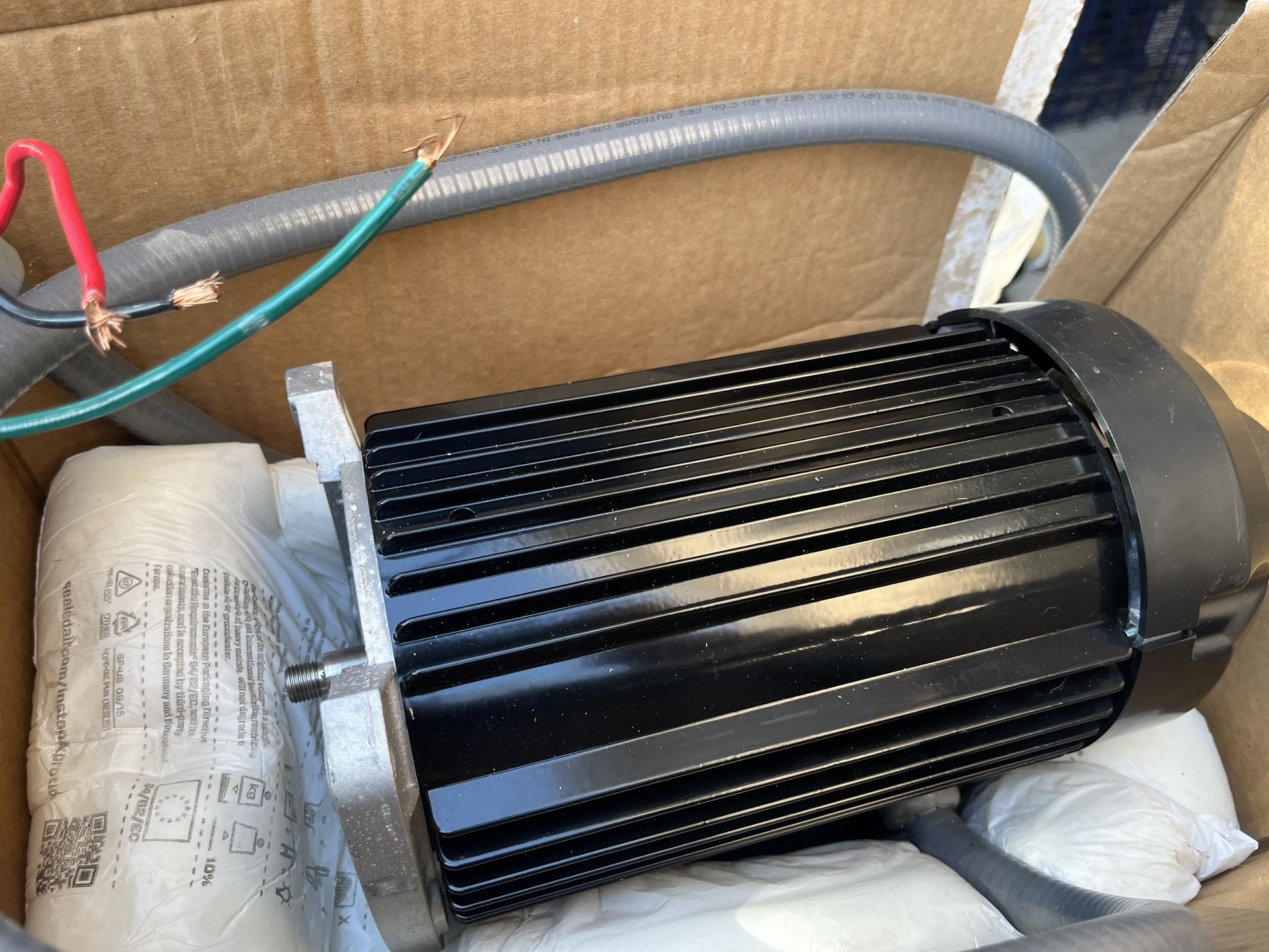 Jacuzzi brand Single Speed Pool Pump. Square Flange