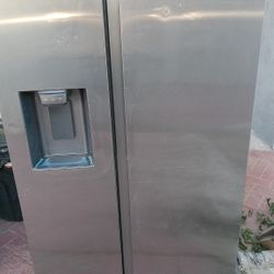 STAINLESS STEEL SAMSUNG FRIDGE 