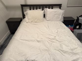 Like New Gray Wood Queen Bedroom Set (Bed w/Drawers & 2 Nightstands)