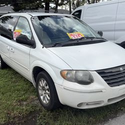 2005 Chrysler Town & Country