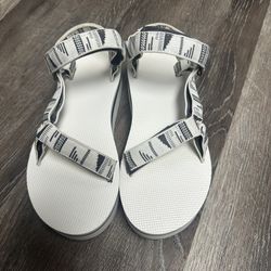 Tevas size 9