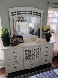Bedroom set of dressers