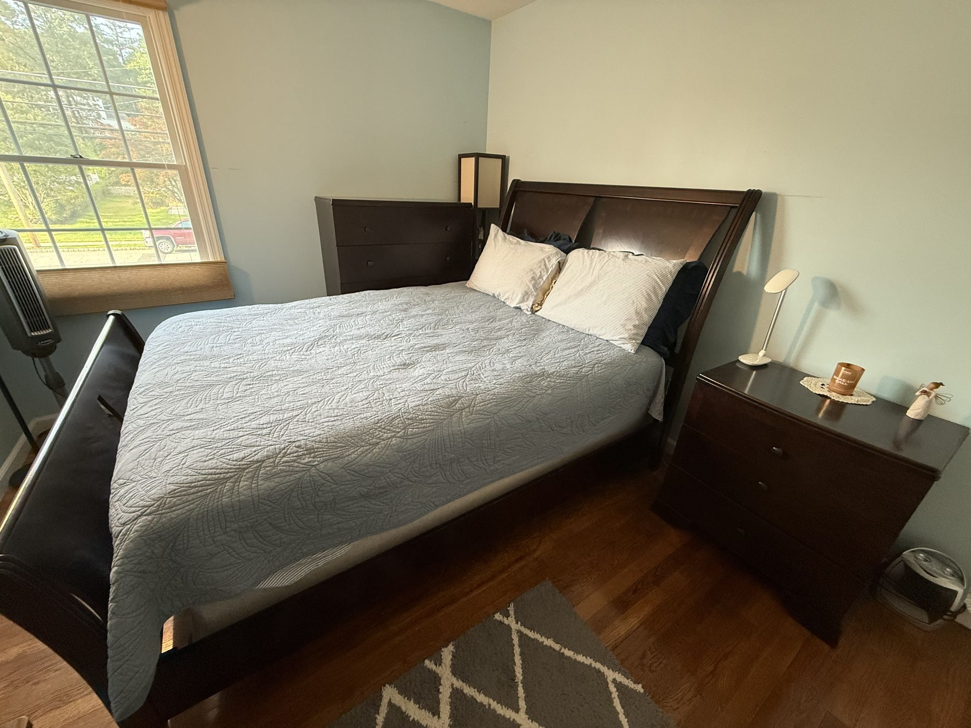 FREE NEED TO GET OUT BY THIS WEEKEND! Solid Wood Queen Bedroom Set – Sleigh Bed + FREE Nightstand + Dresser