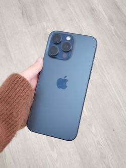 iPhone 15 Pro Max 6.7" (Unlocked) 256GB Fair Blue Titanium