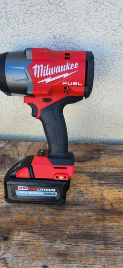 Milwaukee impact wrench 1/2 m18 fuel tool battery 8ah