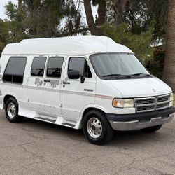 (((Camper Conversion High Top Van)))