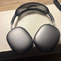 AirPod Maxes 
