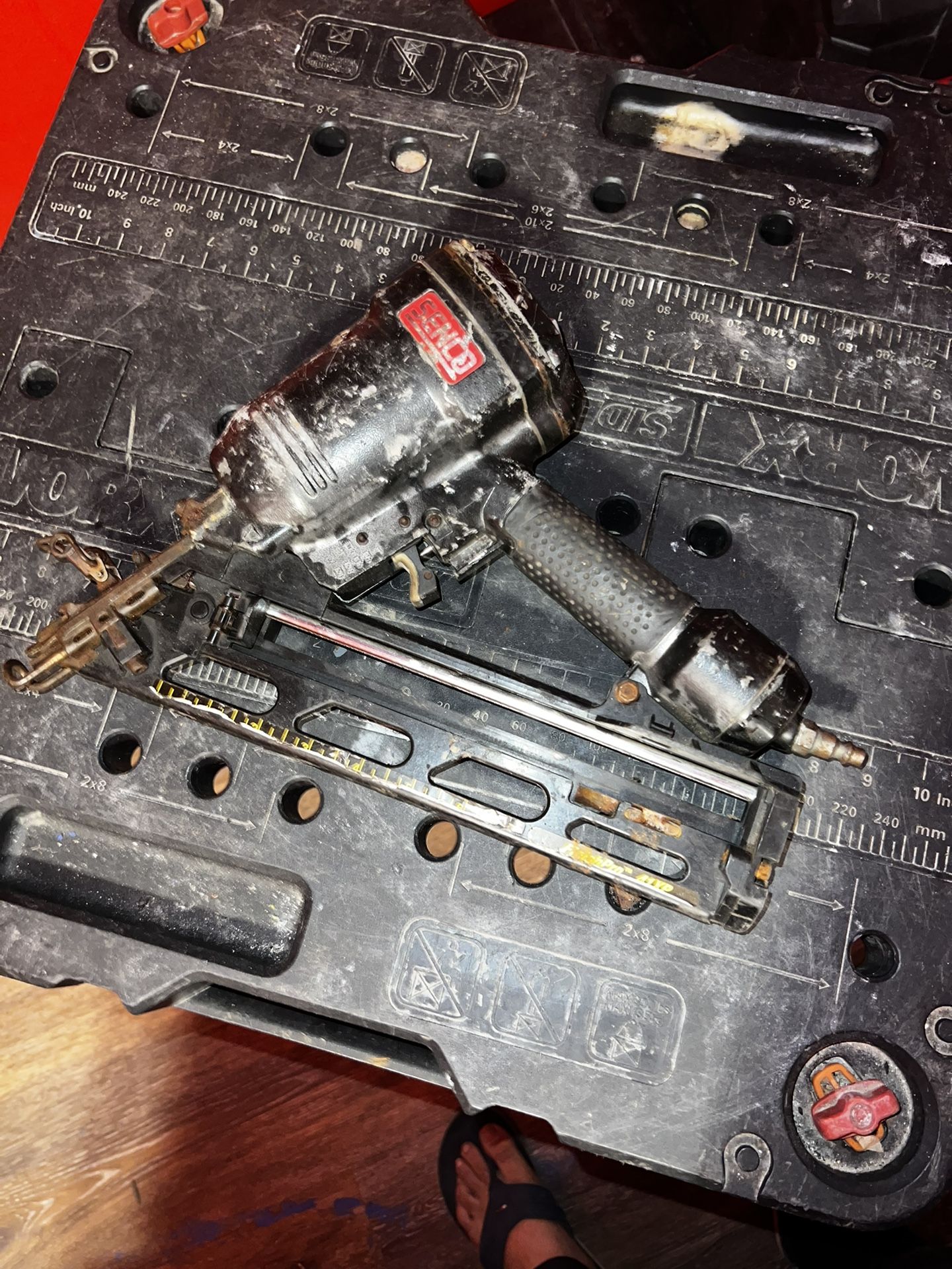 SENCO PNEUMATIC NAIL GUN