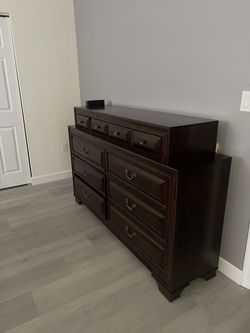 Wooden Dresser With Mirror (Rooms to Go Collection)
