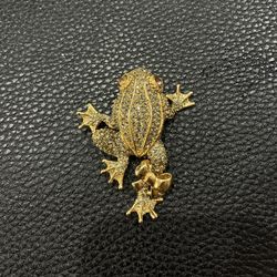 Ciner Pave Brooch Leaping Frog With Bow