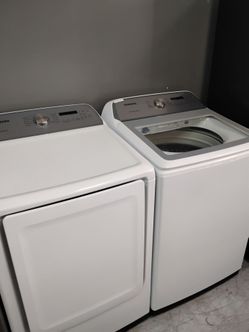 Set de lavadora y secadora blancas SAMSUNG