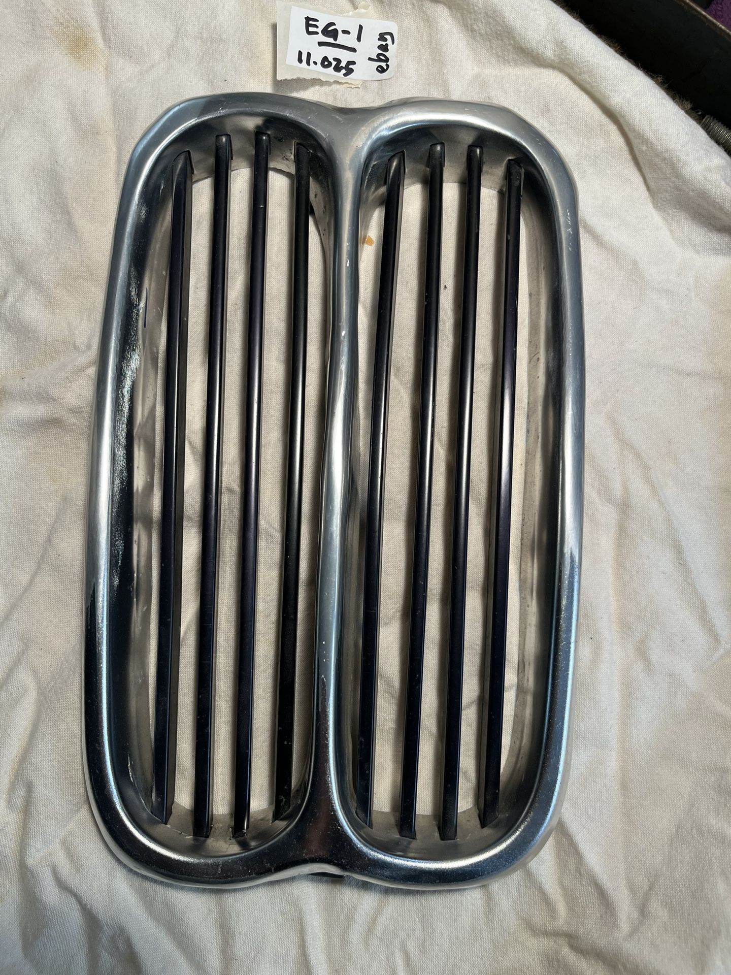 Used BMW 1973 Front Center grill, 12.025