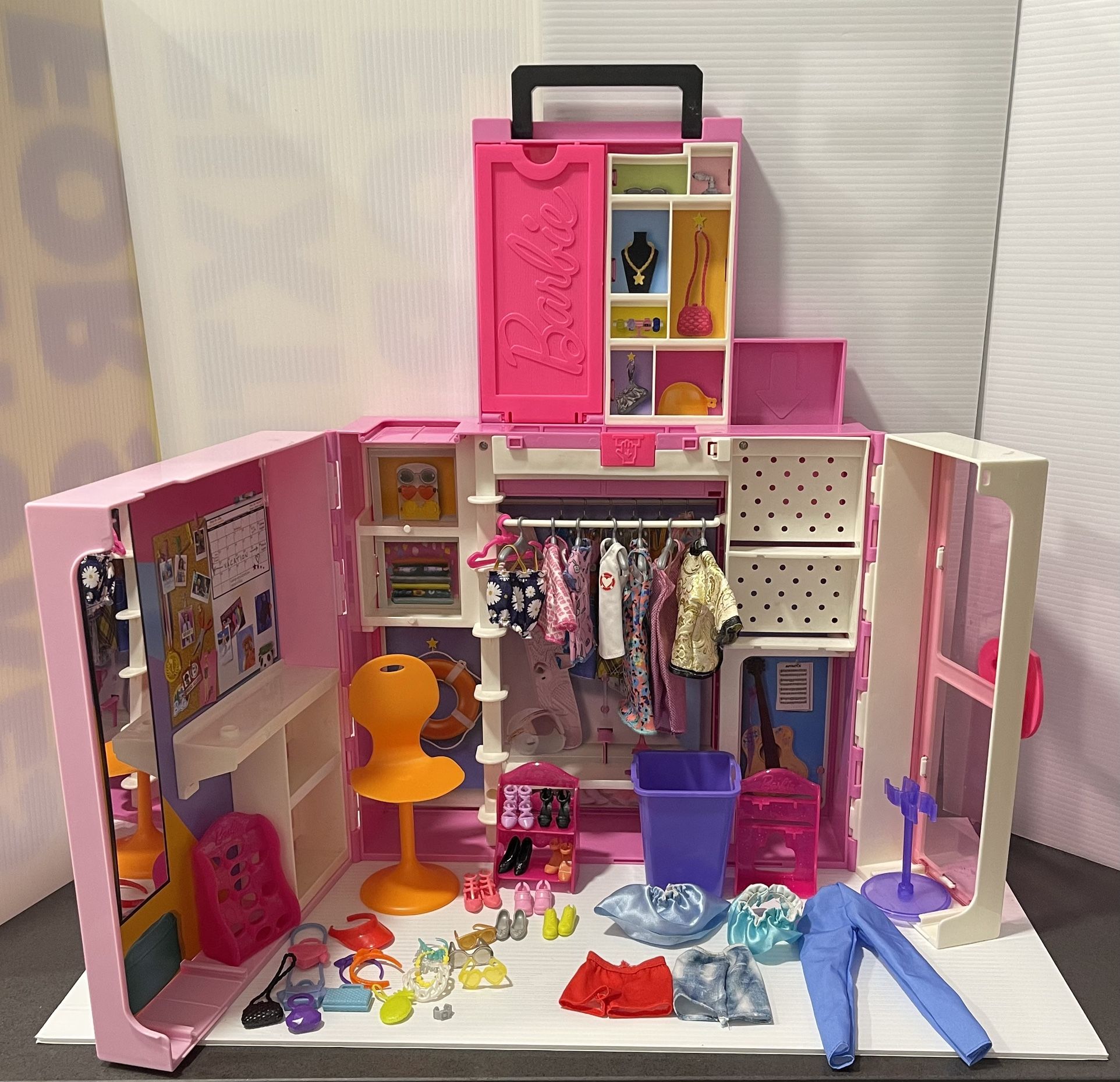 Barbie Dream Closet Playset with 35+ Clothes and Accessories Mirror and Laundry