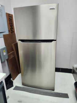 BRAND NEW REFRIGERATOR
