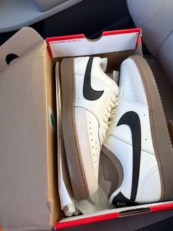 Nike Low-Top Sneakers White Black Gum Sole