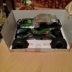 Brand New Cross Country Rock Crawler R/C Car Awesome 