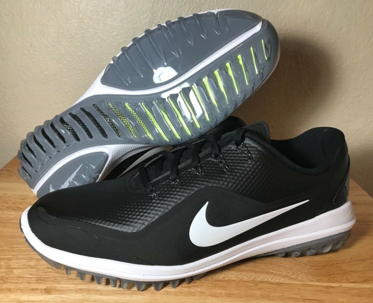 Brand new golf shoes Nike