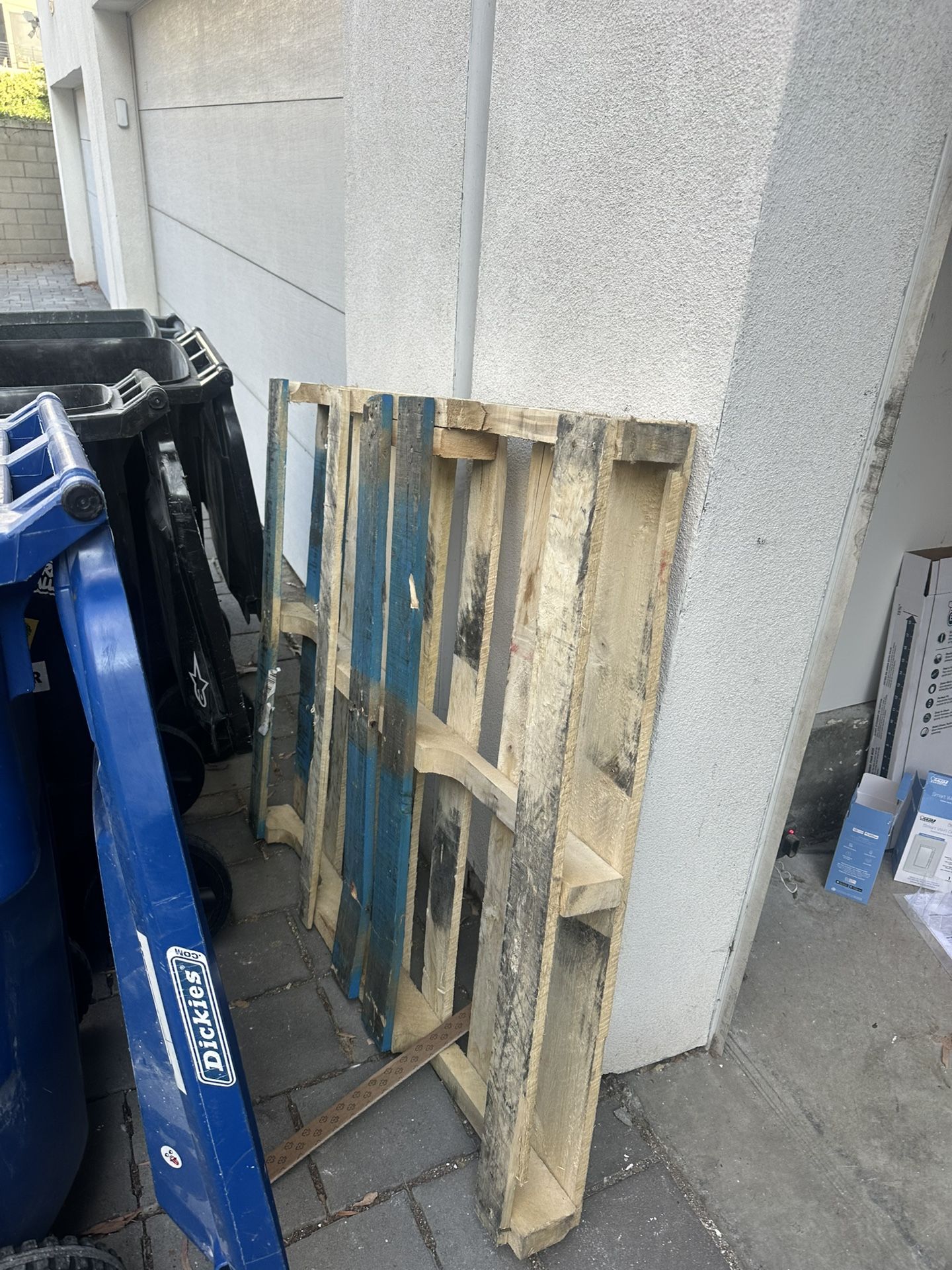 free wooden pallet