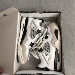 Air Jordan 4 Retro