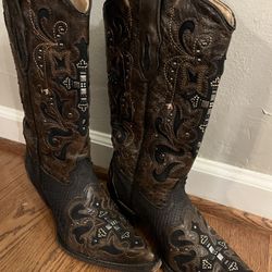 Beautiful Corral Crystal Boots (size 8)