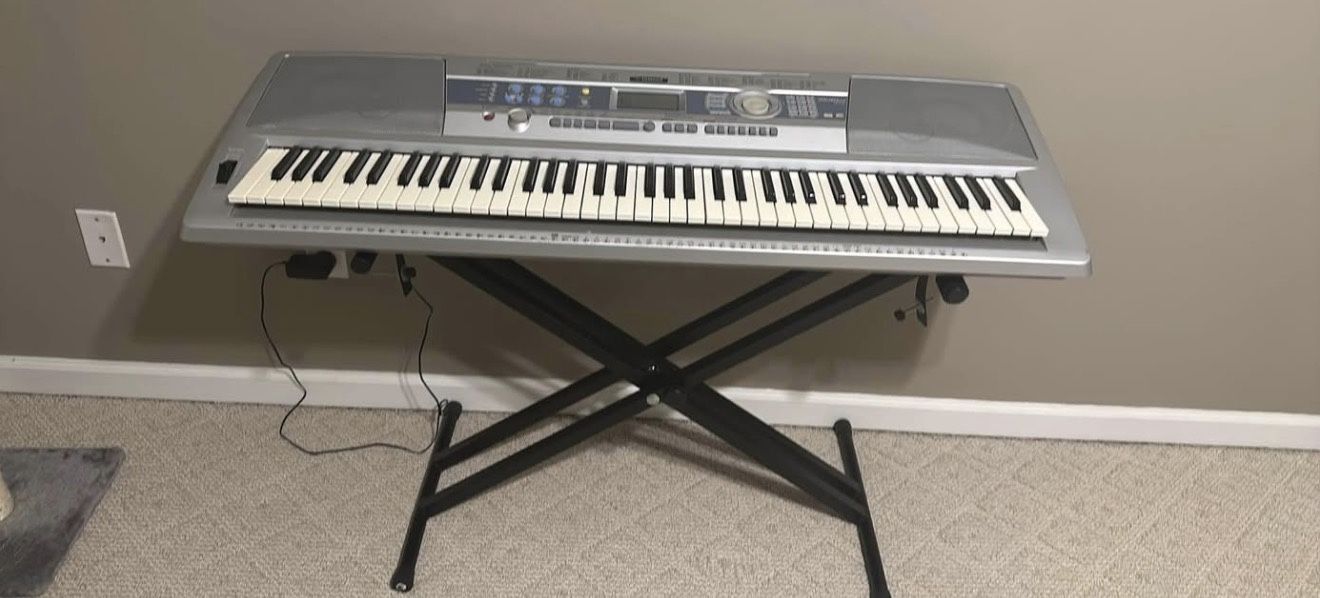 Yamaha Portable Grand DGX-200