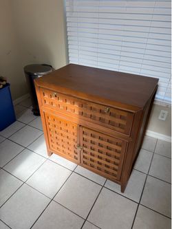 Cabinet/Hutch