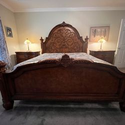 King Size Bedroom Suit $3500
