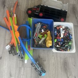 Hot Wheels, Track Sets And Storage Truck