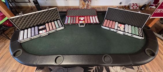 Poker Tabke and 1,500 Poker Chips