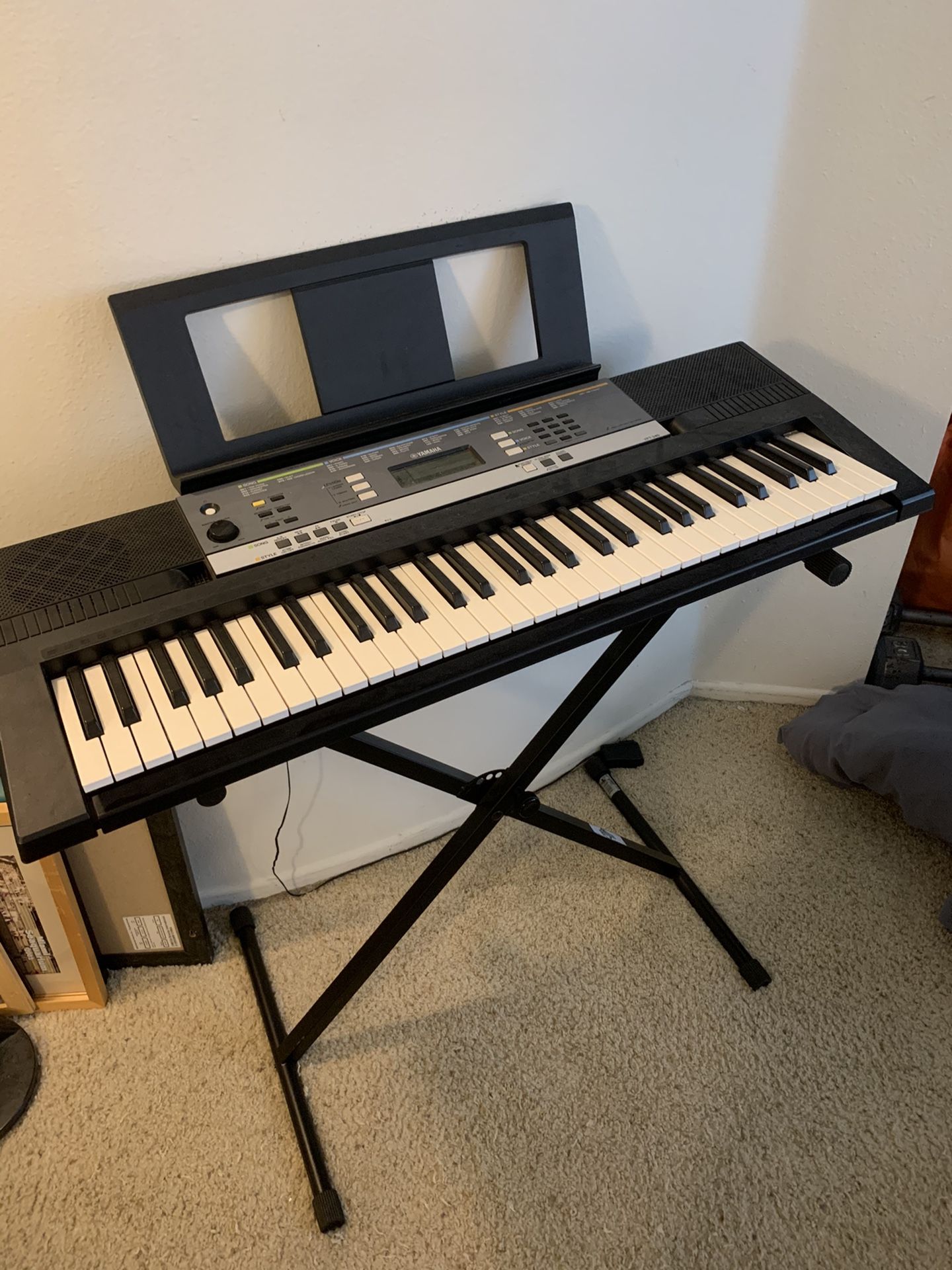 Yamaha YPT-240 Keyboard Piano