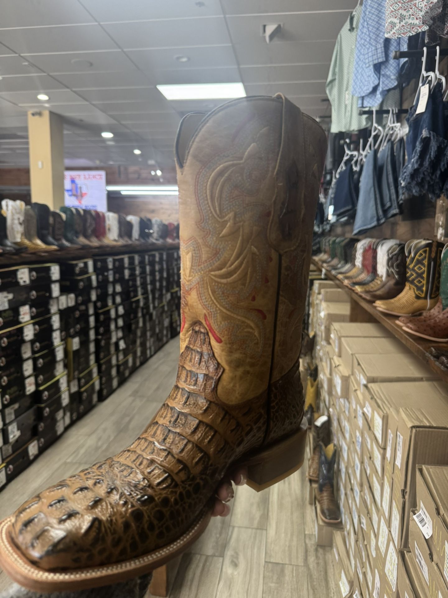 cocodrilo type brown boot