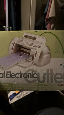 Cricut Personal Electronic Cutter (read Discription)