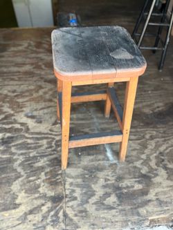 Stool (wooden)