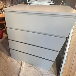 Dresser With 4 Drawers. Gabetero Ropero Con Cuatro Cajones