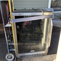 Edge Star Drink Fridge/Beverage Cooler