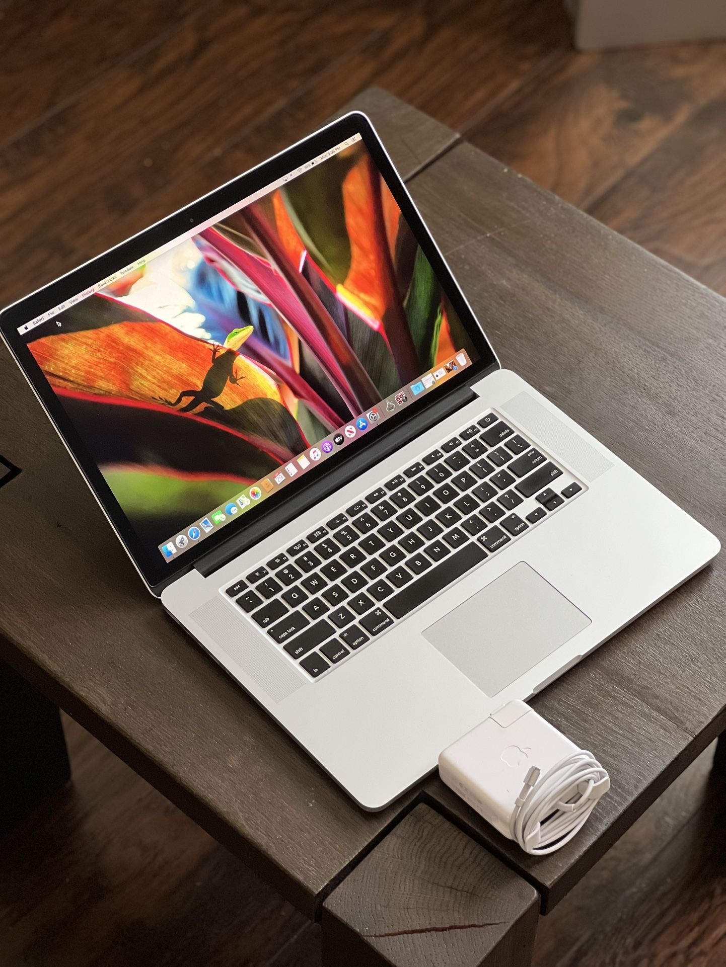 2015 MacBook PRO 15” - 500gb SSD - 16gb RAM - QuadCore i7