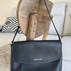 Michael Kors, leather purse, medium size