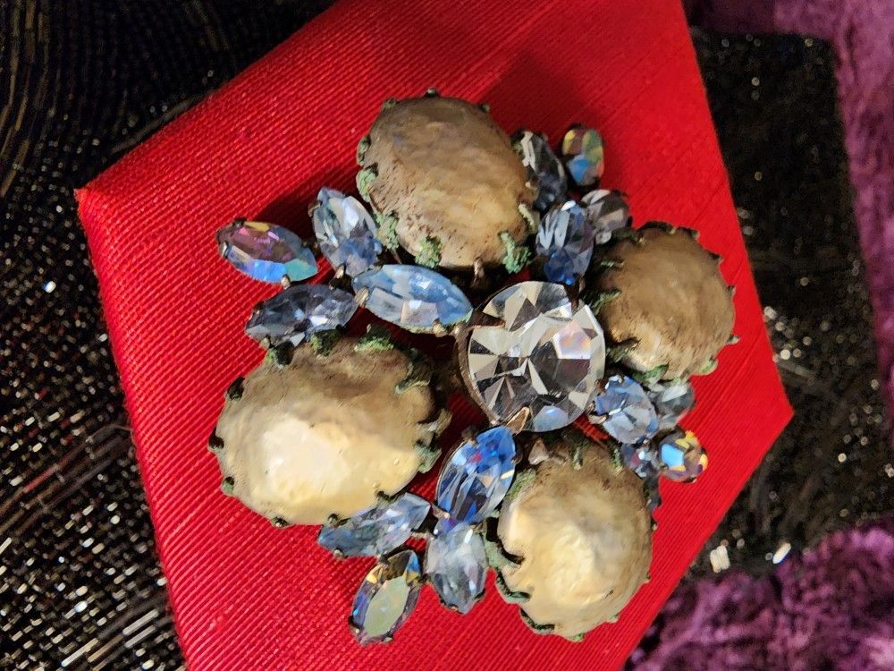 This is a Regency Breathtaking Brooche