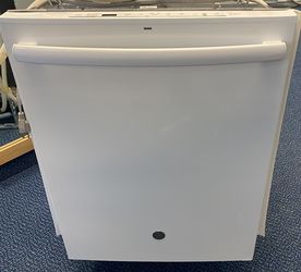 White GE Standard Under The Counter Dishwasher (8-0104)