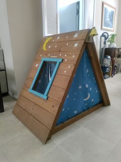 Triangle playhouse wooden climber