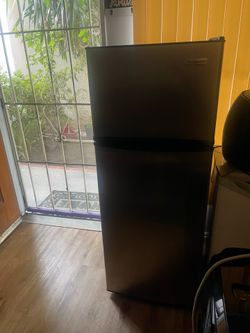 Refrigerator  7.5 cu