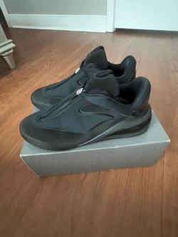 Shai converse sneakers 001 size 9  men’s only worn twice