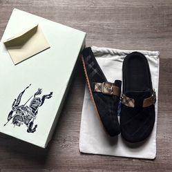 Burberry Clogs