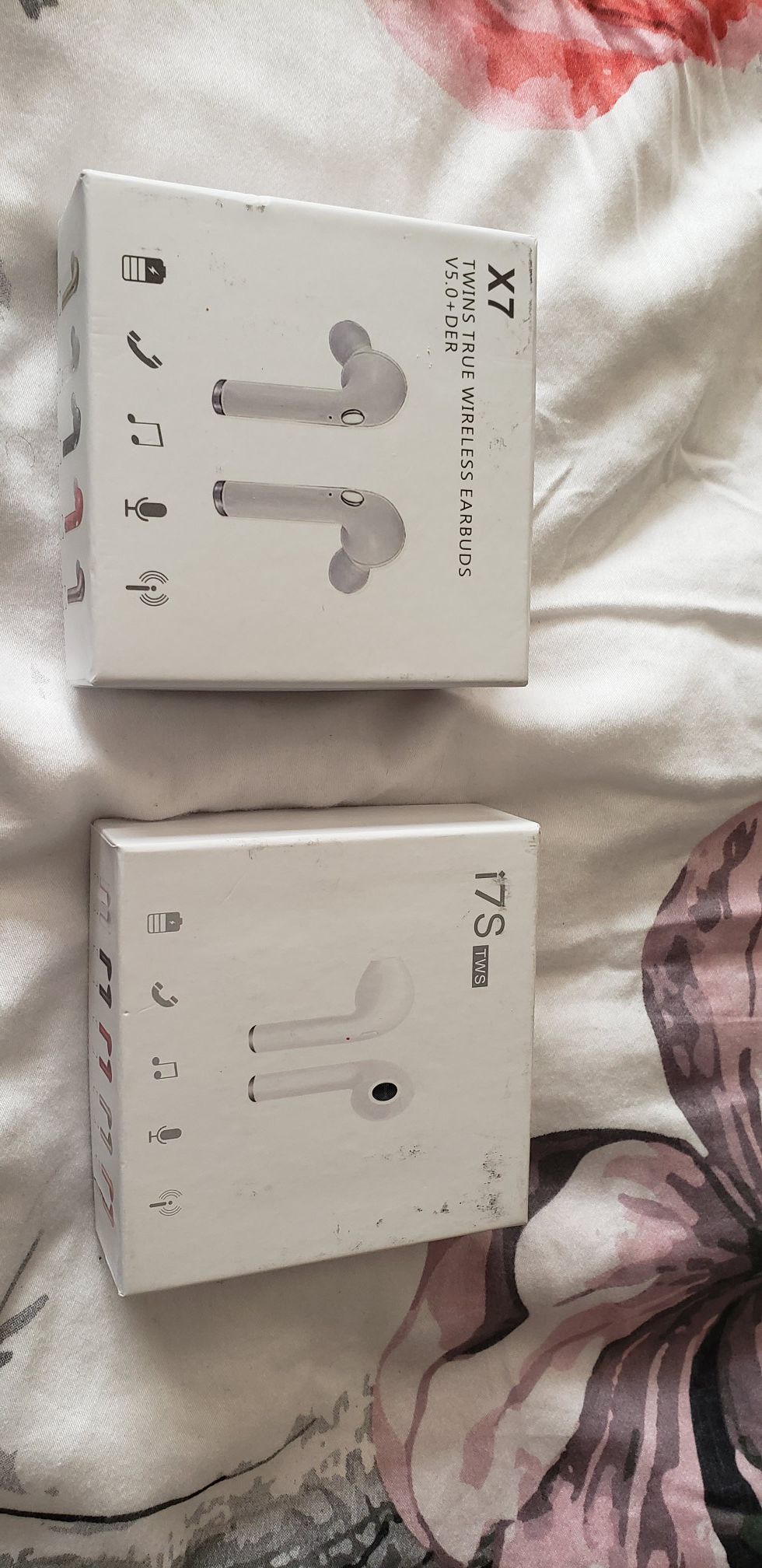 Wireless bluetooth earbuds NEW, never used