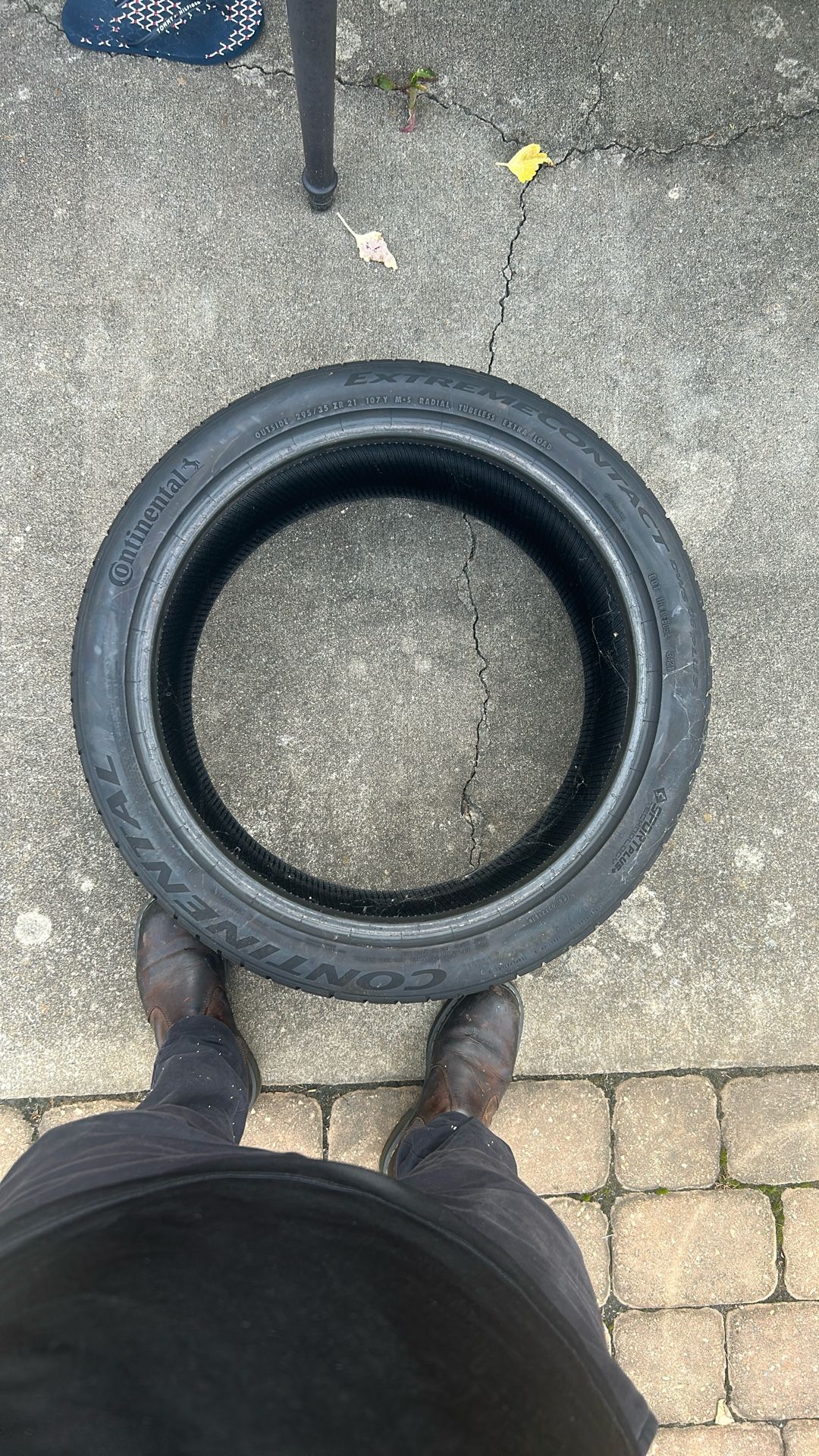 Continental Tire 295/35/21
