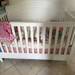 BRAND NEW NEVER USED BABY CRIB AND MATTRESS FOR SALE 