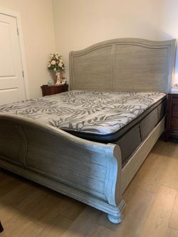 King size bed set