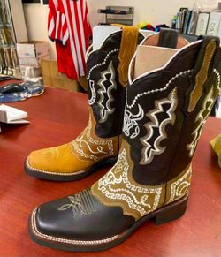 Botas vaqueras de piel punta cuadrada