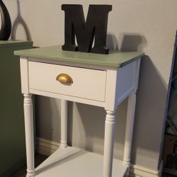 NICE SMALL WHITE AND GREEN TABLE